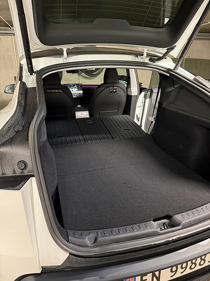 Tesla Model Y 16 of 30