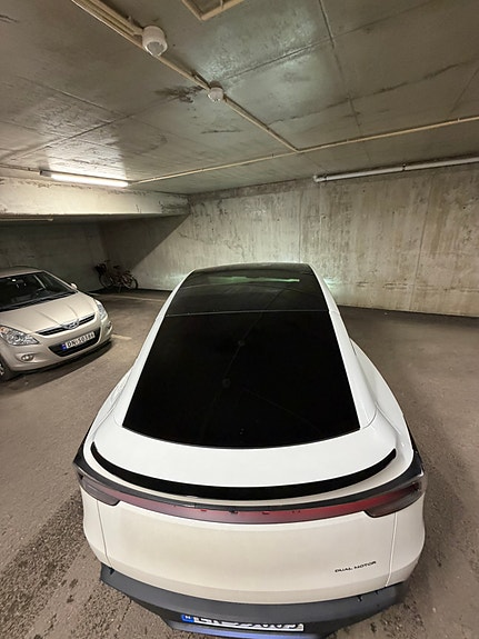 Tesla Model Y 9 of 30