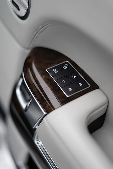 Land Rover Range Rover 16 of 21