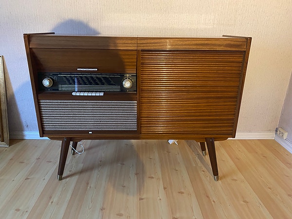 Vintage radiomøbel med Garrard platespiller – Stereo Hi-Fi – Made in England