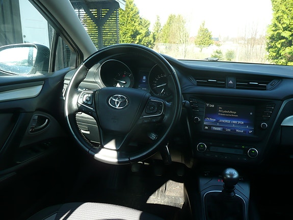 Toyota Avensis 29 of 30
