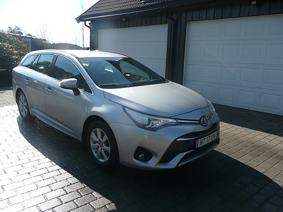 Toyota Avensis 5 of 5