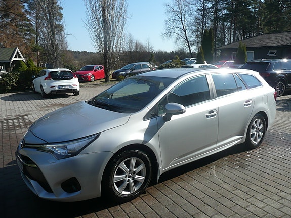 Toyota Avensis 8 of 30