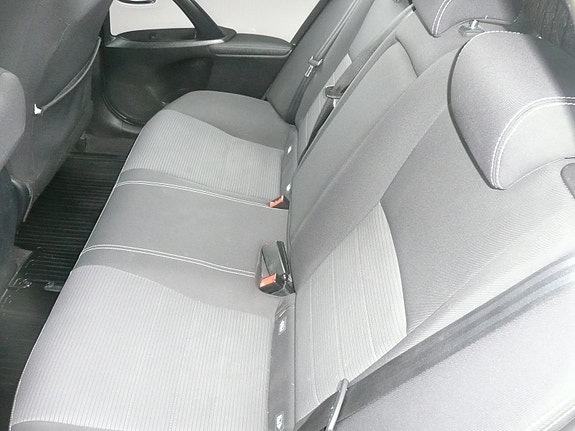 Toyota Avensis 15 of 30