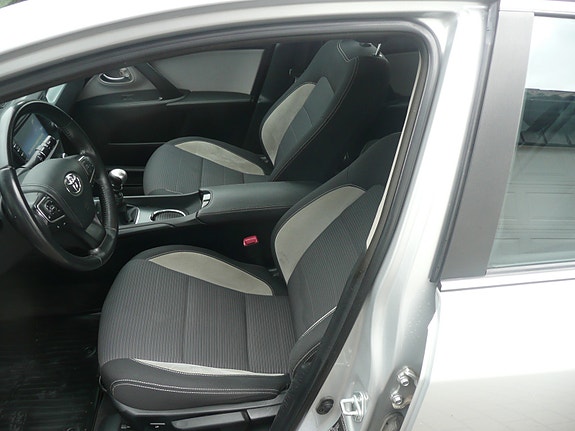 Toyota Avensis 20 of 30