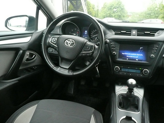Toyota Avensis 18 of 30