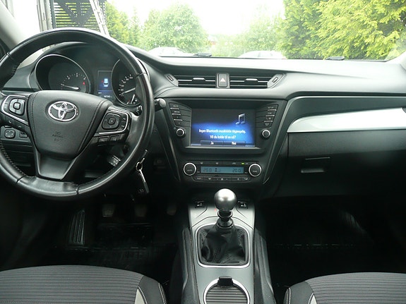 Toyota Avensis 17 of 30