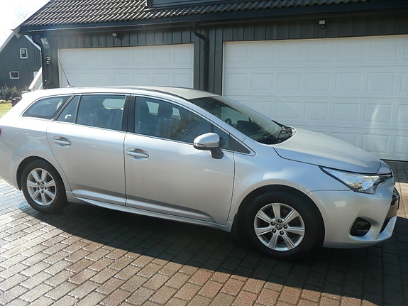 Toyota Avensis 4 of 5