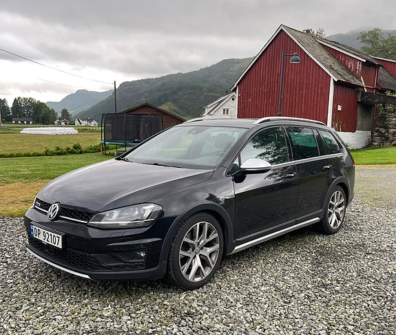 Volkswagen Golf Alltrack 6 of 17