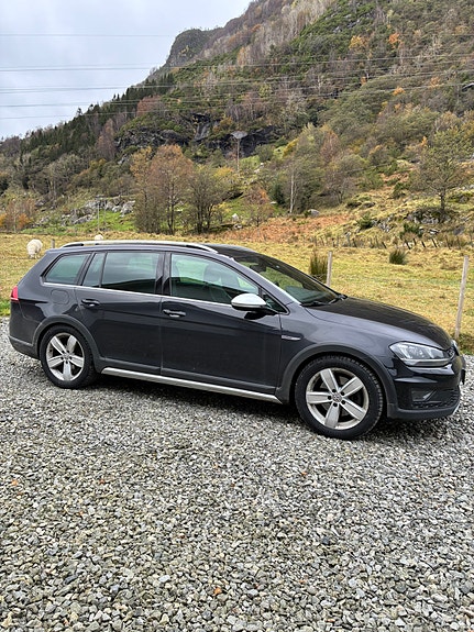Volkswagen Golf Alltrack 9 of 17