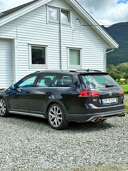 Volkswagen Golf Alltrack 8 of 17