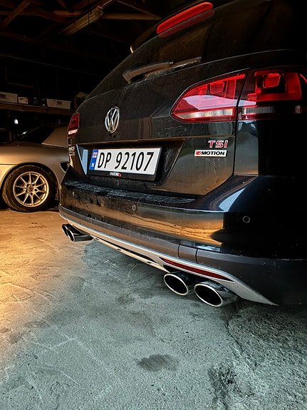 Volkswagen Golf Alltrack 2 of 17