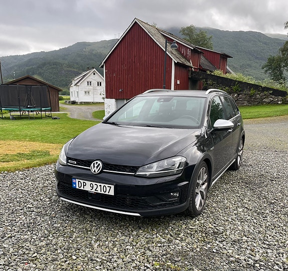Volkswagen Golf Alltrack 7 of 17