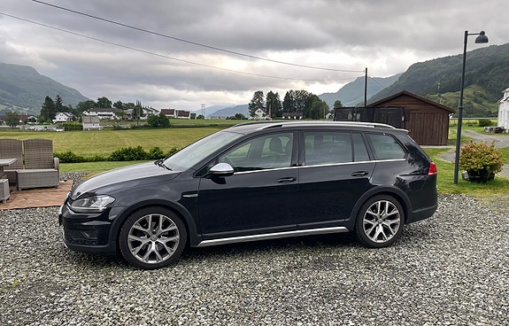 Volkswagen Golf Alltrack 4 of 17