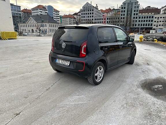 Volkswagen UP! 3 of 5