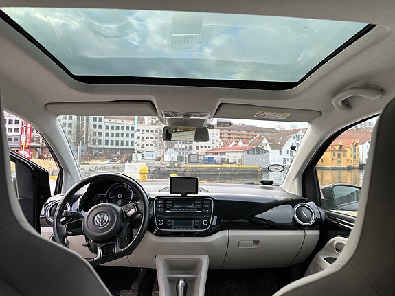 Volkswagen UP! 5 of 5