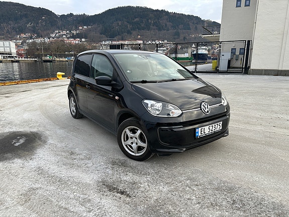 Volkswagen UP! 2 of 5