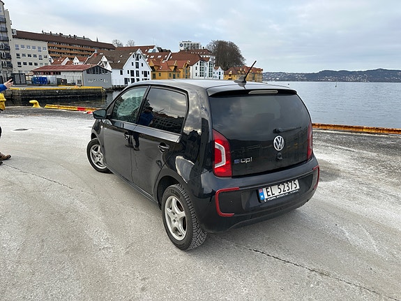Volkswagen UP! 4 of 5