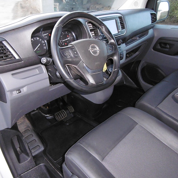 Opel Vivaro 13 of 26