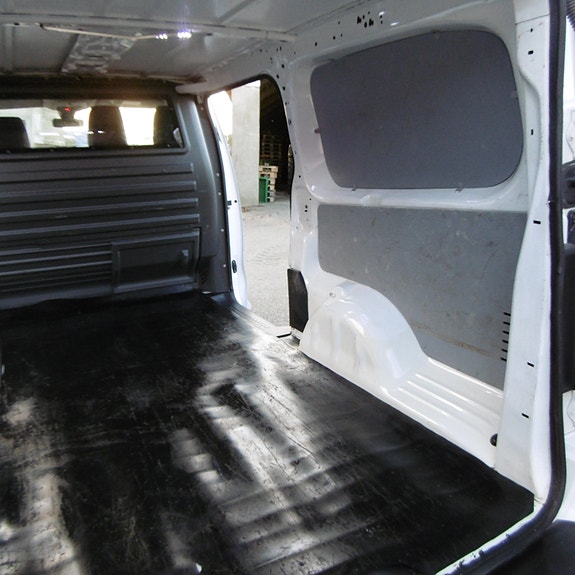 Opel Vivaro 23 of 26