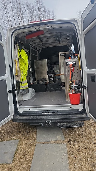 2025 mod Man tge varebil med bra innredning