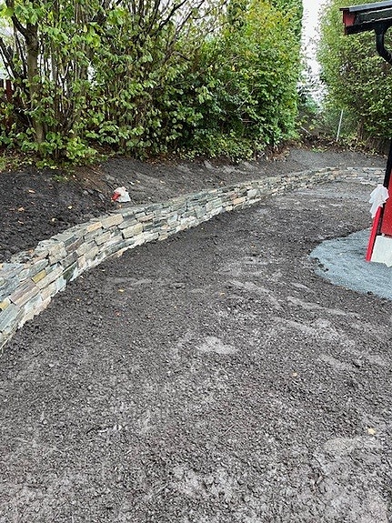 Skifer mur hånd stablet