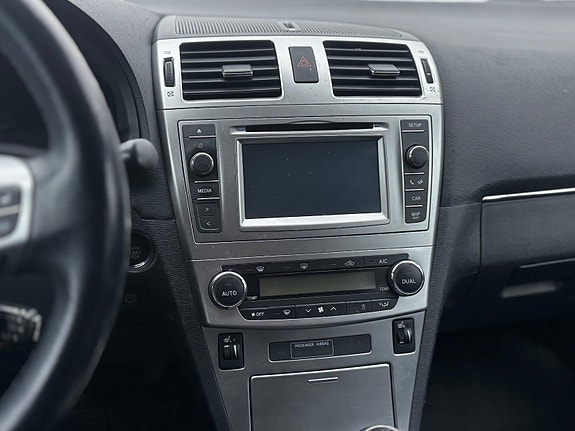 Toyota Avensis 24 of 30