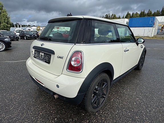 MINI One 6 of 28