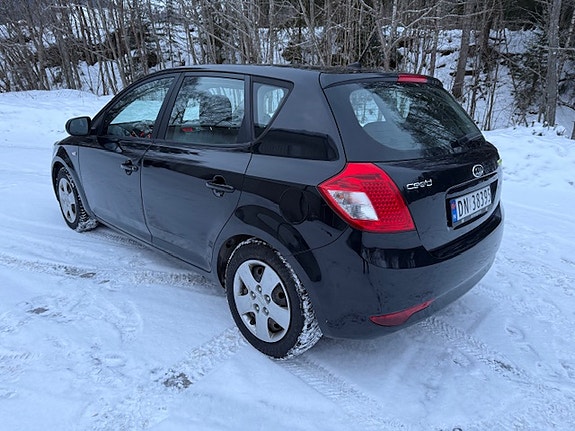 Kia Ceed 2 of 5