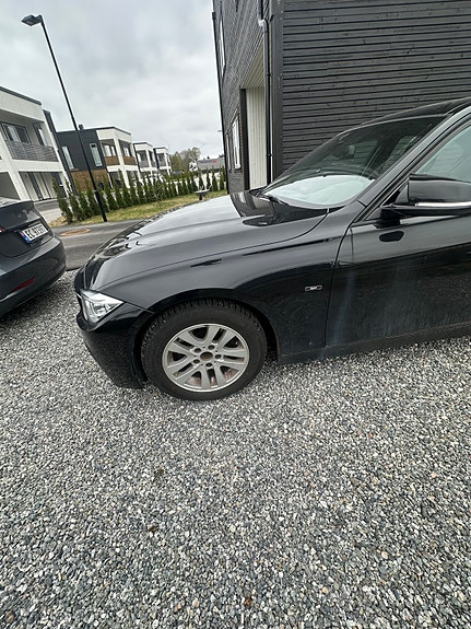 BMW 320d 4 of 5