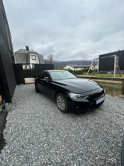 BMW 320d 3 of 5