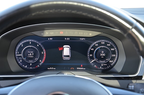 Volkswagen Passat 18 of 24