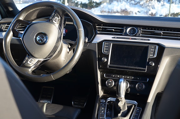 Volkswagen Passat 16 of 24