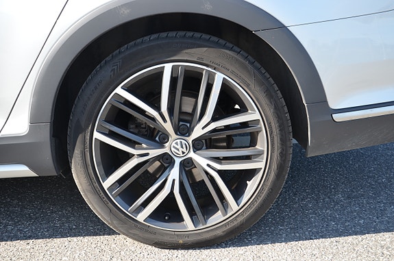 Volkswagen Passat 22 of 24