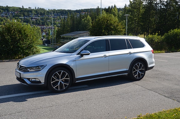 Volkswagen Passat 3 of 24