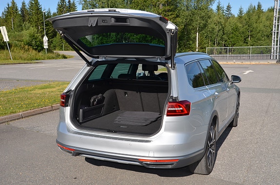 Volkswagen Passat 9 of 24