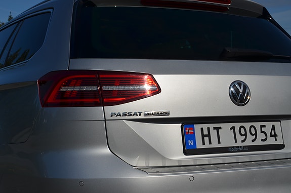 Volkswagen Passat 10 of 24