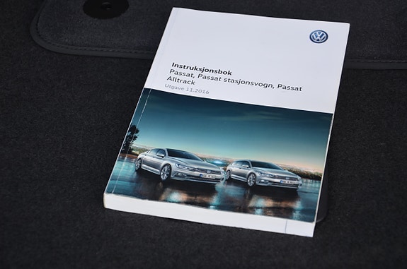 Volkswagen Passat 24 of 24