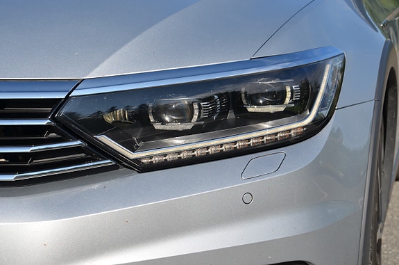 Volkswagen Passat 7 of 24