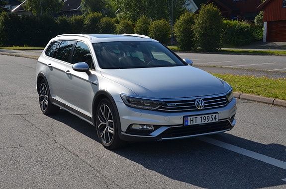 Volkswagen Passat 4 of 24