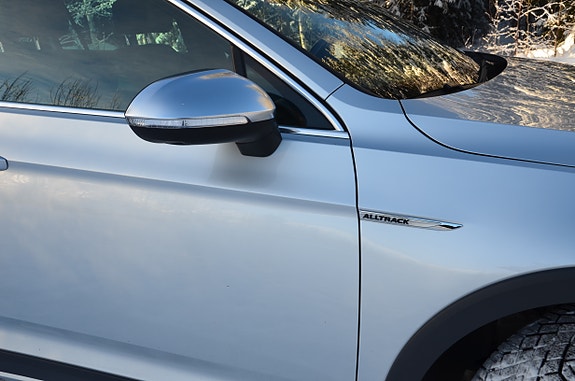 Volkswagen Passat 13 of 24