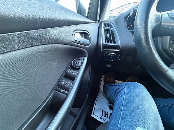 Ford Focus 7 of 23