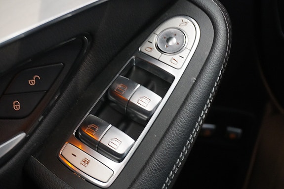 Mercedes-Benz GLC300 e 28 of 30