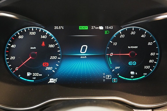 Mercedes-Benz GLC300 e 26 of 30