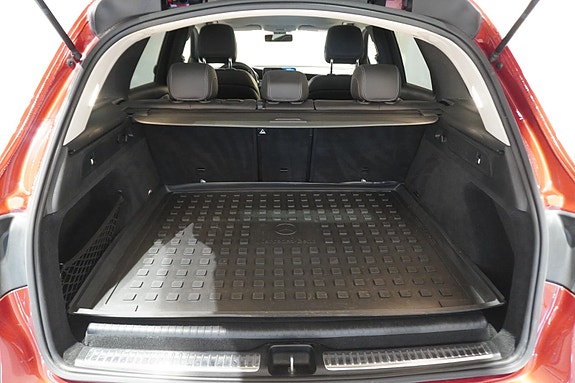 Mercedes-Benz GLC300 e 9 of 30