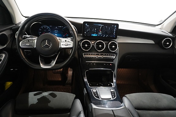 Mercedes-Benz GLC300 e 12 of 30