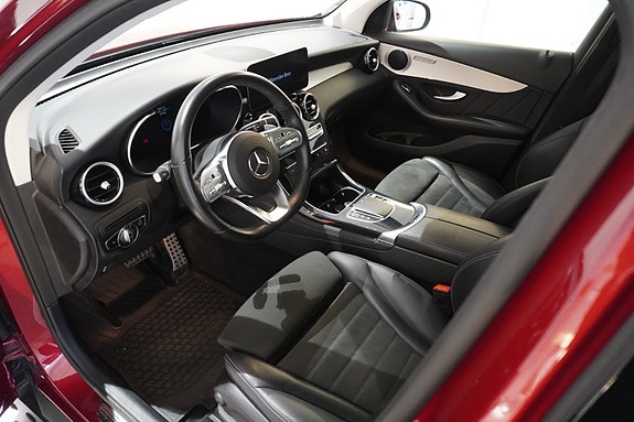 Mercedes-Benz GLC300 e 7 of 30