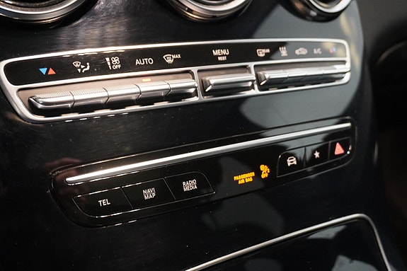 Mercedes-Benz GLC300 e 14 of 30