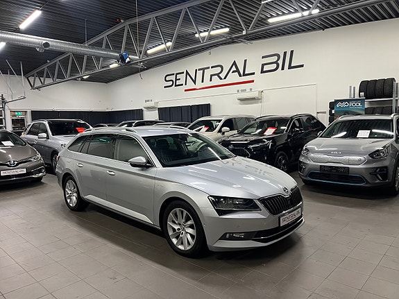 Skoda Superb 2 of 5