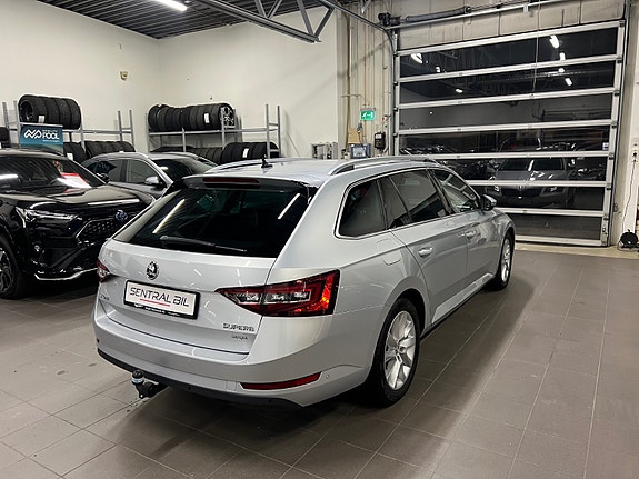 Skoda Superb 8 of 30